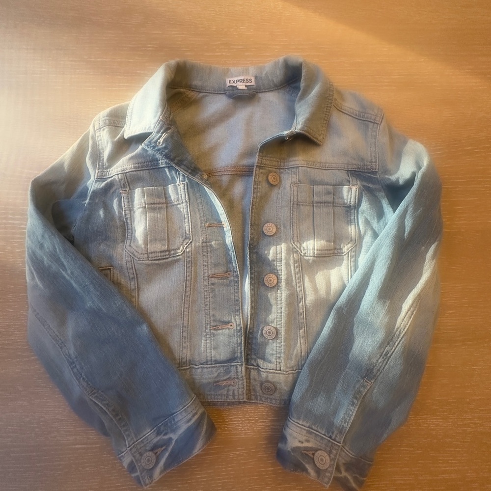 Express Women’s Acid Wash Light Blue Denim Jacket size Small